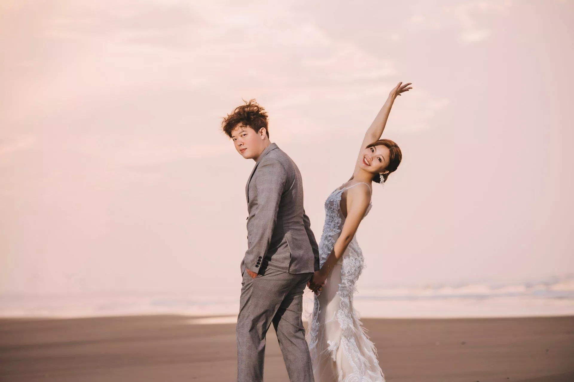 丁平＆秀紋-婚紗攝影照-婚紗攝影照手工婚紗禮服出租婚紗攝影照-婚紗攝影照-桃園婚紗攝影照W21禮服出租婚紗包套桃園推薦婚紗店新娘秘書新秘新密閨蜜寫真照全家福照桃園韓國韓式婚紗桃園CP值高的婚紗桃園自助婚紗美式婚紗雜誌婚紗電影婚紗26-紋-婚紗攝影照(8號攝影師)