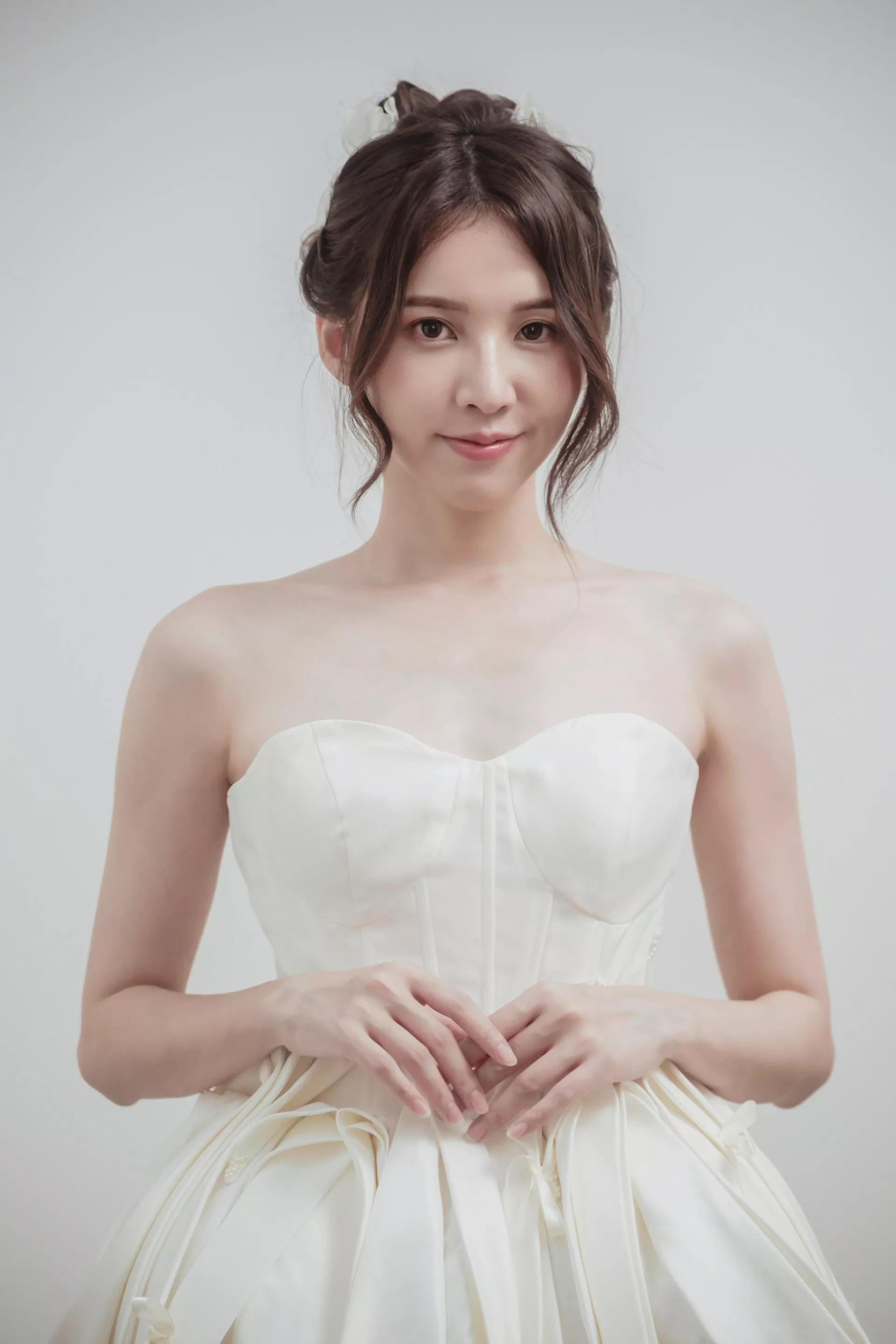 生日寫真-形象照-婚紗攝影照-桃園婚紗攝影照W21禮服出租婚紗包套桃園推薦婚紗店新娘秘書新秘新密閨蜜寫真照全家福照桃園韓國韓式婚紗桃園CP值高的婚紗桃園自助婚紗美式婚紗雜誌婚紗5291-范-生日寫真＆形象照