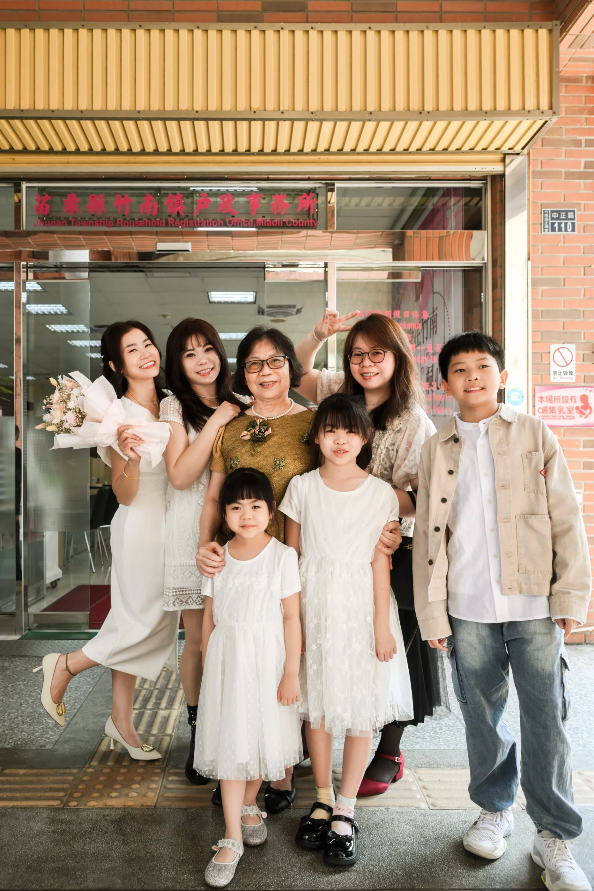 婚紗攝影照-登記婚紗照桃園婚紗攝影照W21禮服出租婚紗包套桃園推薦婚紗店新娘秘書新秘新密閨蜜寫真照全家福照桃園韓國韓式婚紗桃園CP值高的婚紗桃園自助婚紗美式婚紗雜誌婚紗電影婚紗15-侑萱-登記婚紗
